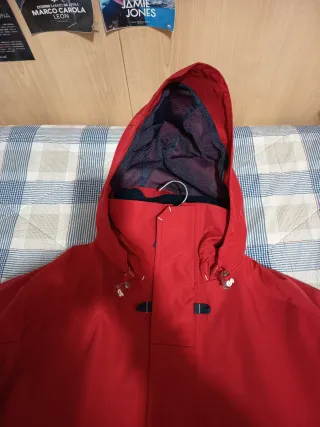 Giacca da sci rossa Tribord e salopette Diadora