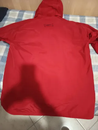 Giacca da sci rossa Tribord e salopette Diadora