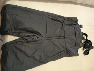 Giacca da sci rossa Tribord e salopette Diadora