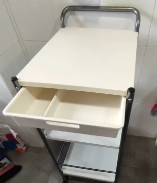 Carro camarera blanco y metal