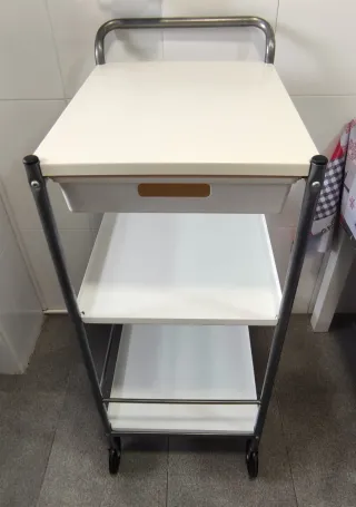 Carro camarera blanco y metal