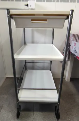 Carro camarera blanco y metal