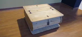 Mesa baúl de madera sin pintar