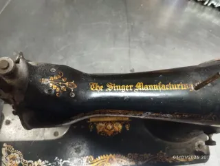 Máquina de coser SINGER antigua
