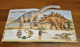 Occhio ai dinosauri. Libro pop-up. Ediz. a colori