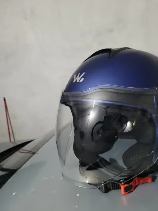Capacete Tamanho M com Óculos Escuros