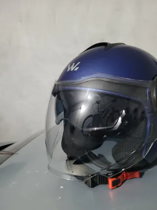 Capacete Tamanho M com Óculos Escuros