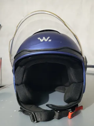 Capacete Tamanho M com Óculos Escuros