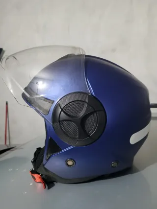 Capacete Tamanho M com Óculos Escuros