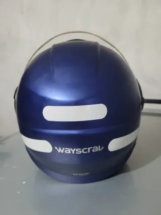 Capacete Tamanho M com Óculos Escuros