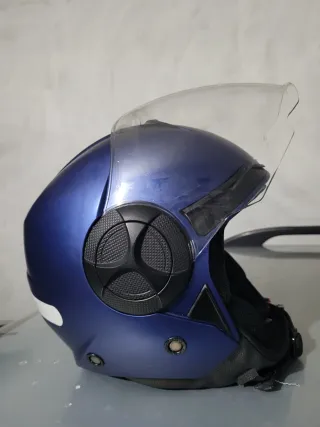 Capacete Tamanho M com Óculos Escuros