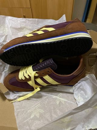 Zapatillas Adidas Marrones y Doradas