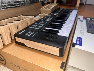 Controlador MIDI Arturia KeyLab Essential 49
