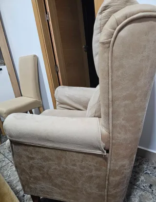 Sillón de tela beige