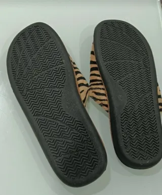 Chinelos Tigrados Tamanho 39