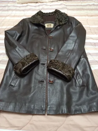 Chaquetón de piel marrón