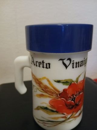 Aceto Arcopal con fiore rosso