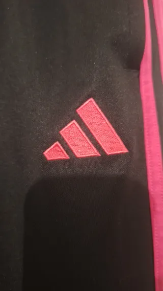 Pantalón Adidas Negro con rayas Rosa