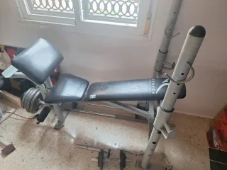 Press de banca con pesas