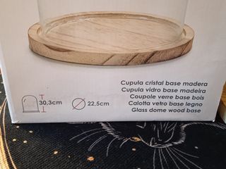 CÚPULA DE CRISTAL CON BASE DE MADERA