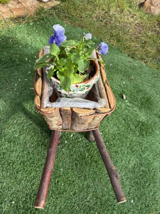 Carrito decorativo de madera y mosaico