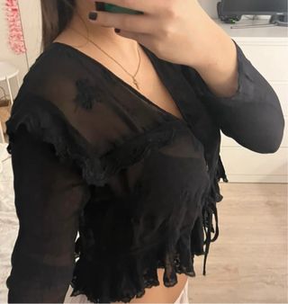 Blusa Zara gasa y bordados negra volantes lazo