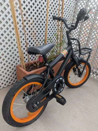 Preciosa bicicleta infantil de 14"