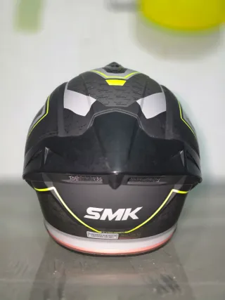 Casco SMK Typhoo