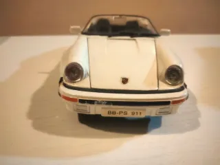 Maisto 1/24 Porsche 911 Speedster 1989