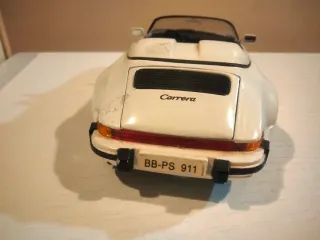 Maisto 1/24 Porsche 911 Speedster 1989