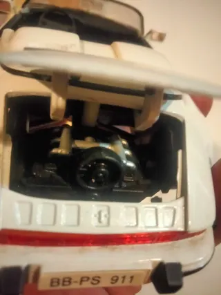 Maisto 1/24 Porsche 911 Speedster 1989