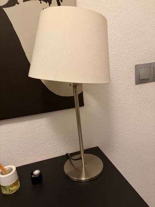 Lámpara de mesilla de noche plateada