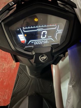Moto Keeway 125cc Scooter Negra