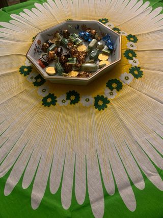 Tovaglia rotonda con 8 tovaglioli abbinati