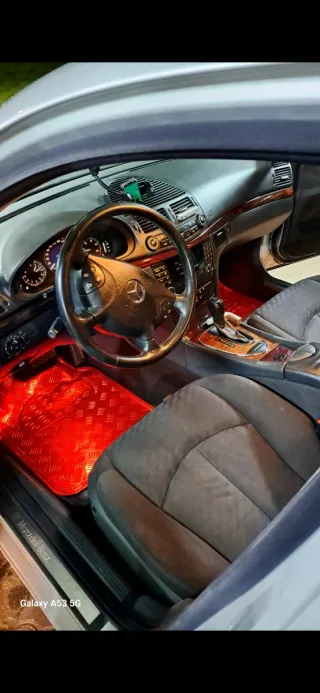 Mercedes-Benz E220 2003