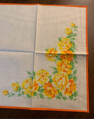 Tovaglia rotonda con 6 tovaglioli floreali