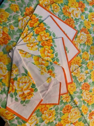 Tovaglia rotonda con 6 tovaglioli floreali