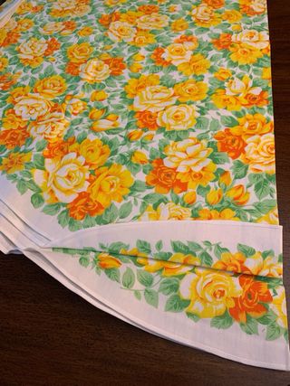 Tovaglia rotonda con 6 tovaglioli floreali