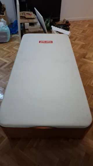 Cama Pikolin base tapizada