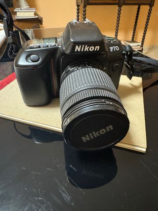 Cámara Nikon F70 Negra