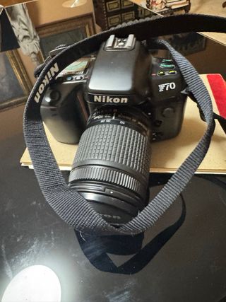 Cámara Nikon F70 Negra