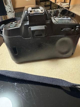 Cámara Nikon F70 Negra