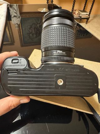 Cámara Nikon F70 Negra