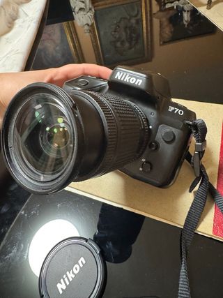 Cámara Nikon F70 Negra