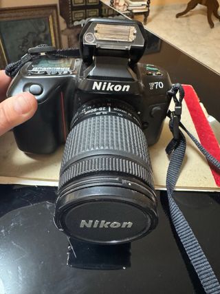 Cámara Nikon F70 Negra