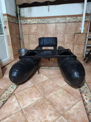 Catamarán de pesca fabricado en aluminio y fibra.v