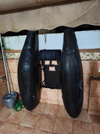 Catamarán de pesca fabricado en aluminio y fibra.v