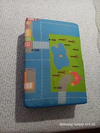 Cuna de viaje plegable naranja y negra