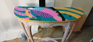 Mesita auxiliar vintage  restaurada y pintada a ma