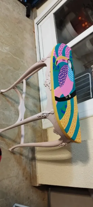 Mesita auxiliar vintage  restaurada y pintada a ma